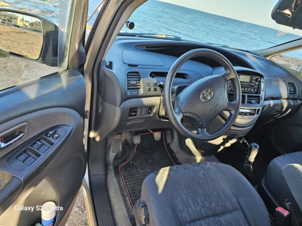 Toyota Previa - Image 6