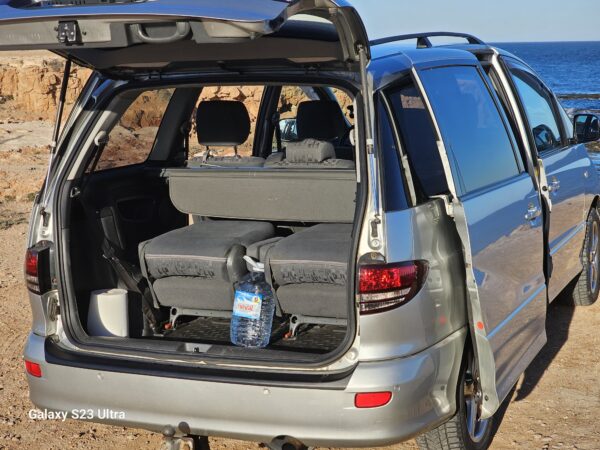 Toyota Previa - Image 8