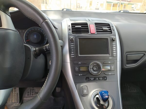 Toyota AURIS - Image 2